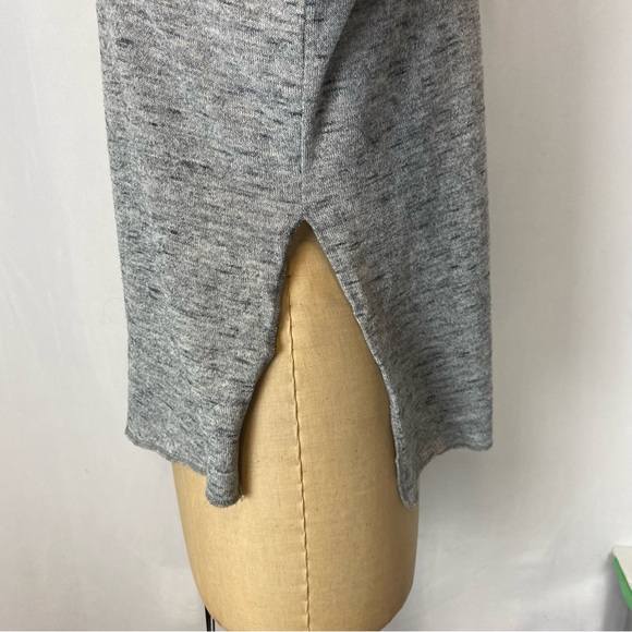 Wilfred (Aritzia) Sherbrooke Heathered Grey V-Neck Lightweight Knit Size S - Picture 5 of 12